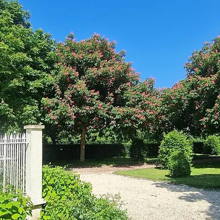Апартаменты La Casa Chesnuts - Manoir Des Marronniers Vii *